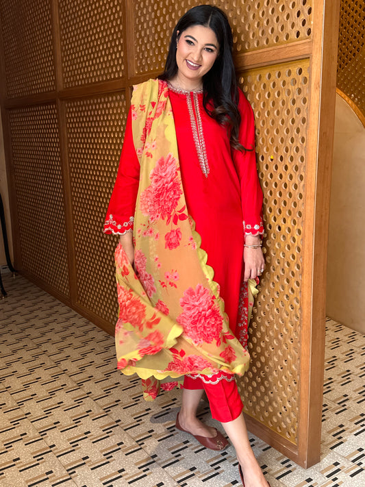 Laal Ruhi Kurtha Set