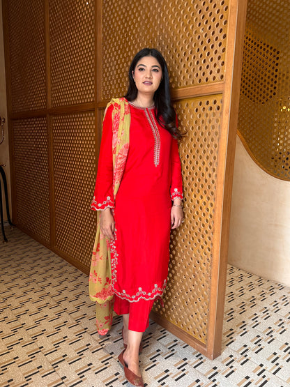 Laal Ruhi Kurtha Set